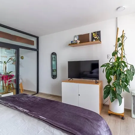 Super Well Located Cozy Condo W/Balcony Wifi 60Mb